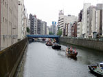 神田川を進む船